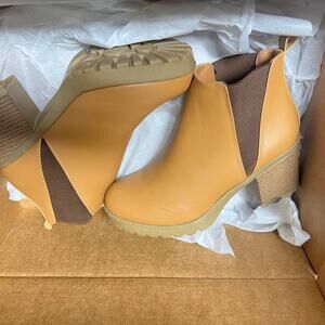 Women's Block Heel Slip-On Chelsea Boot with Lug Sole